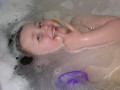 Yeyette dans son bain - 002 * 1024 x 768 * (110KB)